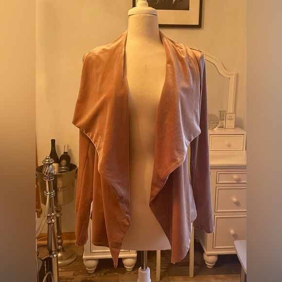 Gorgeous Velvet Dusty Rose Jacket! So soft and feminine. Chic Draping - Picture 6 of 10